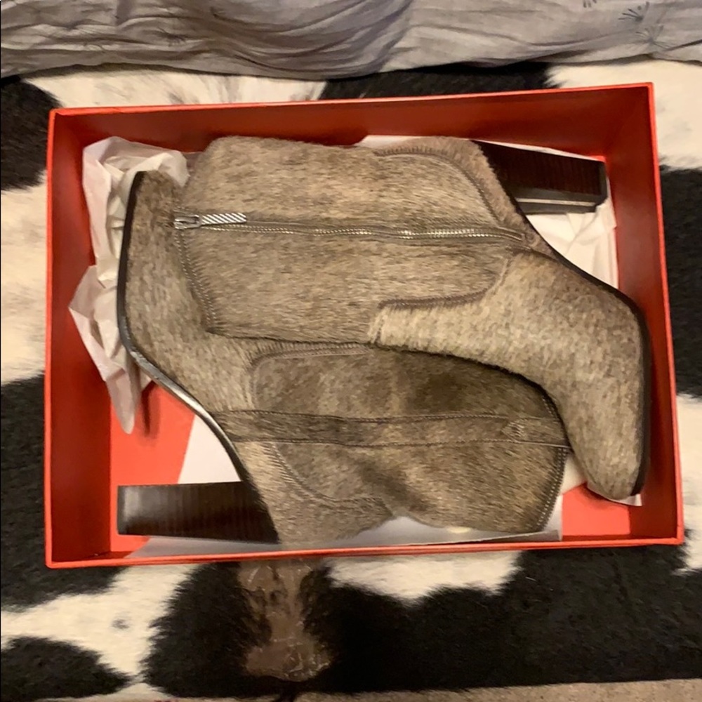 Donal Pliner Olivia boot sz 8